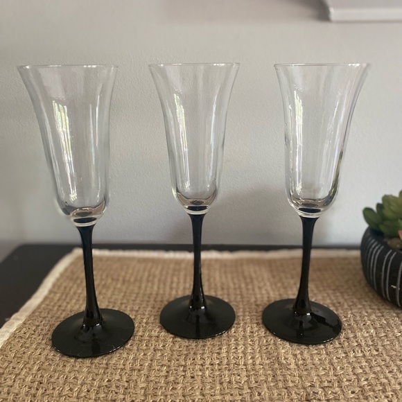 SET OF 3 VINTAGE LUMINARC BLACK STEM CHAMPAGNE FLUTE GLASSES - Picture 1 of 9